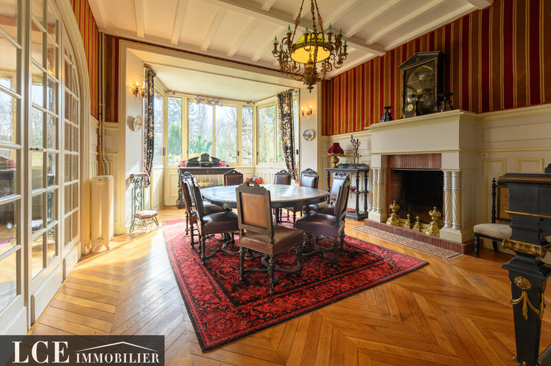 Maison - 357 m² - 14 pièces