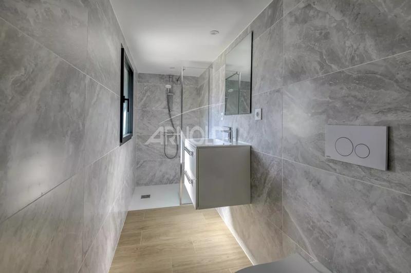 Maison - 200 m² - 8 pièces