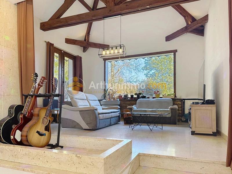 Maison - 285 m² - 8 pièces