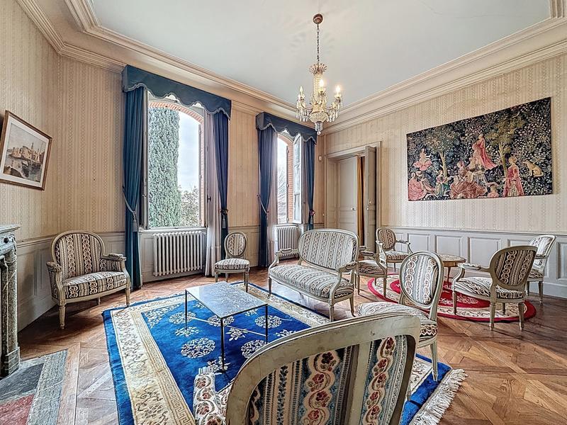 Maison - 360 m² - 7 pièces