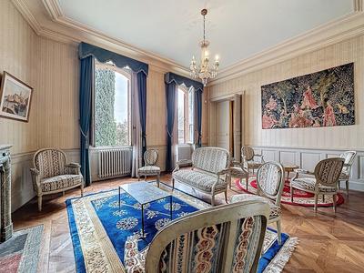 Maison - 360 m² - 7 pièces