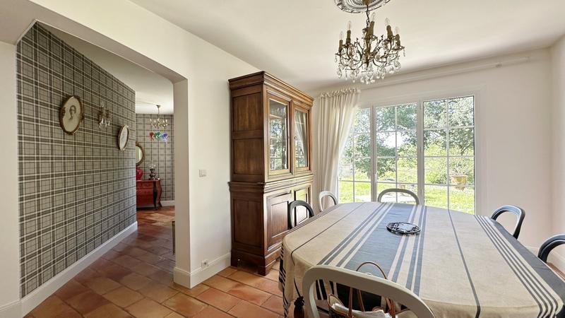 Maison - 265 m² - 7 pièces