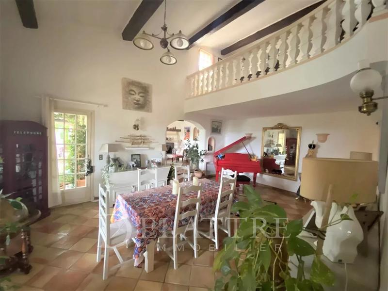Villa - 190 m² - 9 pièces
