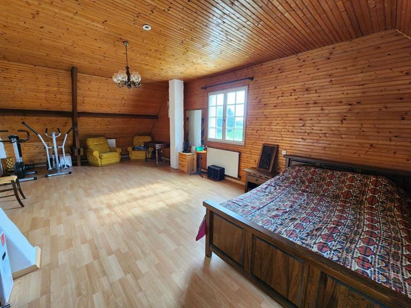 Maison - 216 m² - 7 pièces