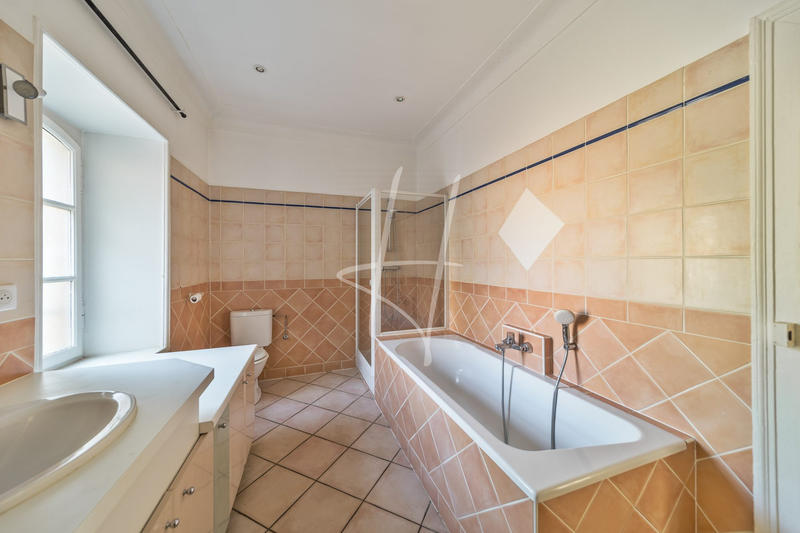 Appartement - 185 m² - 6 pièces