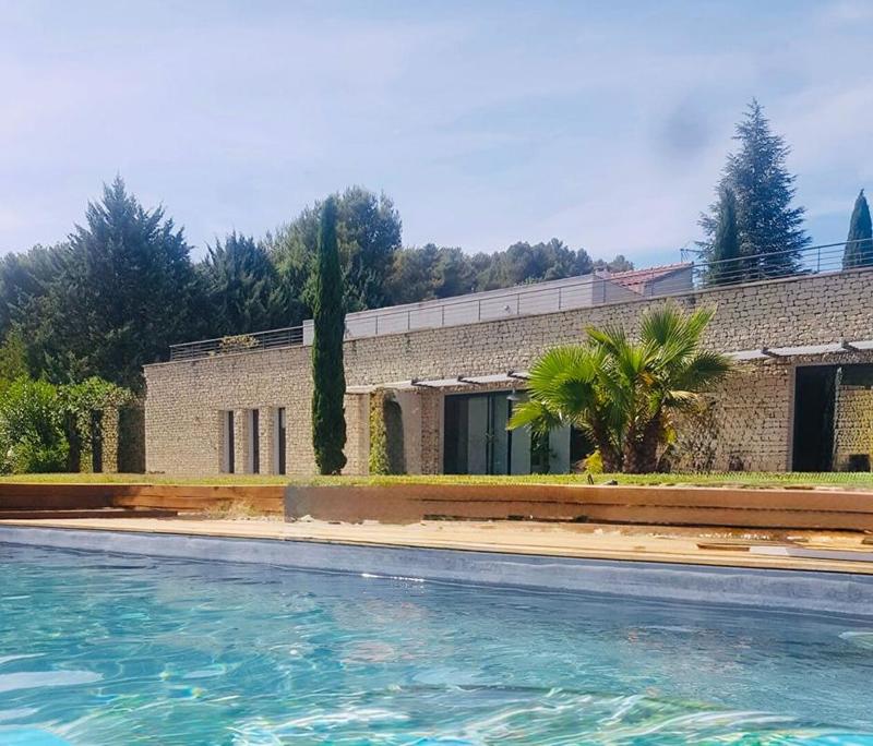 Maison - 242 m² - 7 pièces