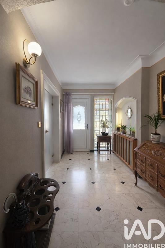 Maison - 240 m² - 5 pièces