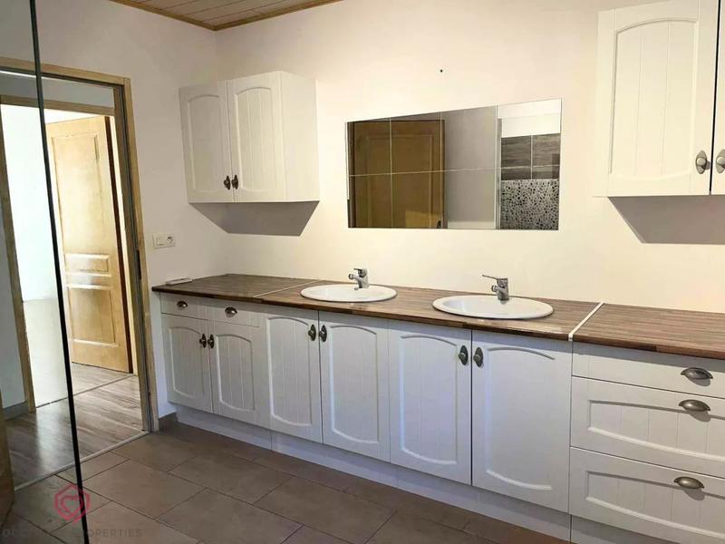 Maison - 243 m² - 6 pièces