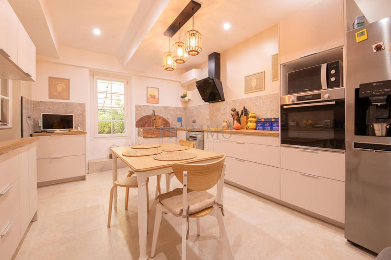 Maison - 201 m² - 5 pièces