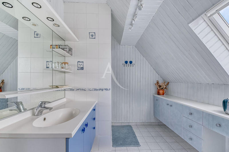 Maison - 184 m² - 10 pièces