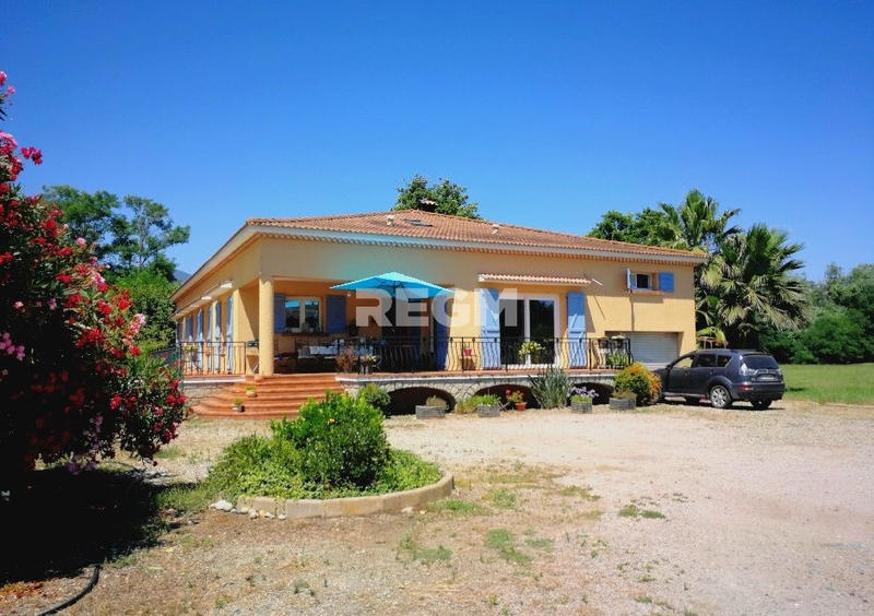 Maison - 400 m² - 8 pièces