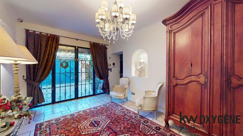 Propriété - 980 m²