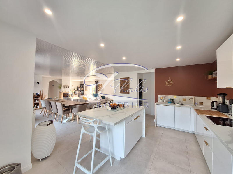 Maison traditionnelle - 175 m² - 7 pièces