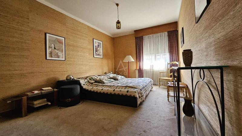 Maison - 255 m² - 8 pièces