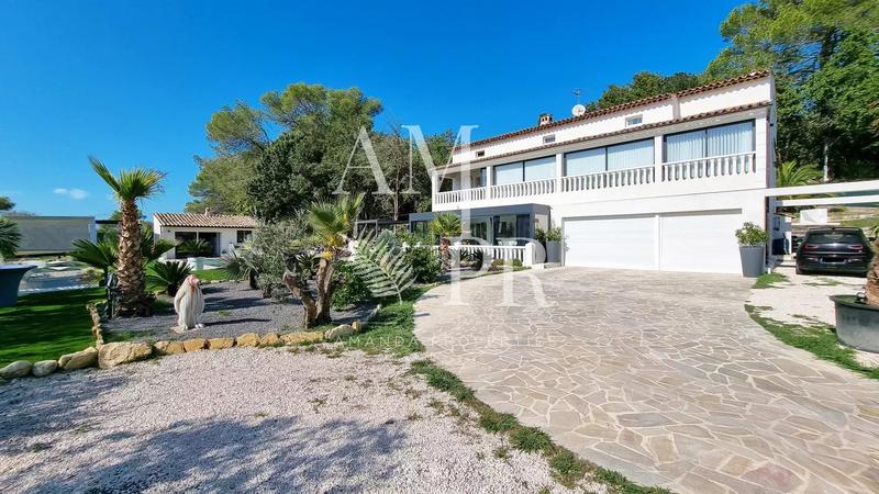 Villa - 375 m²