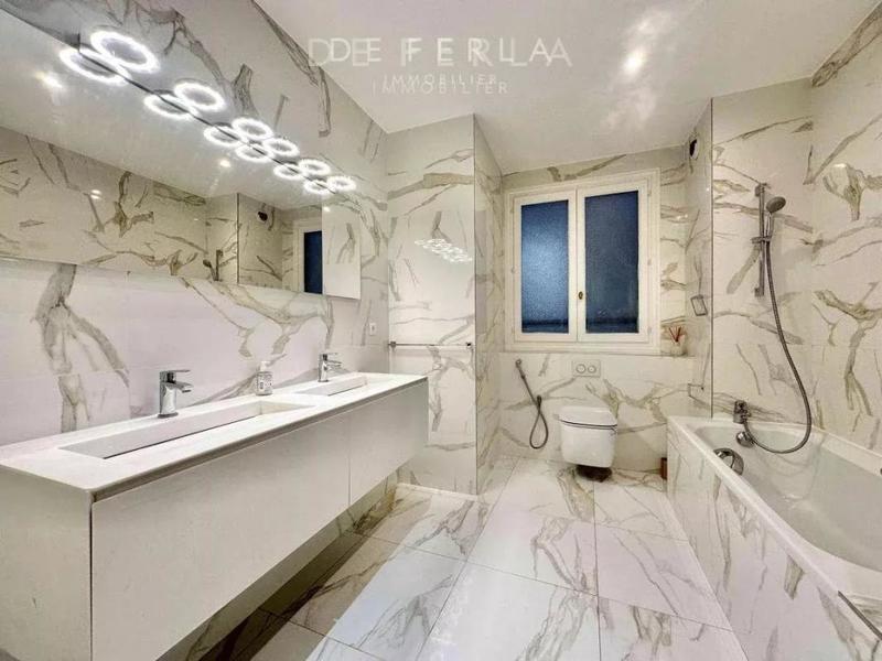 Appartement - 241 m² - 7 pièces