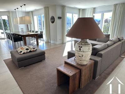 Maison - 212 m² - 6 pièces