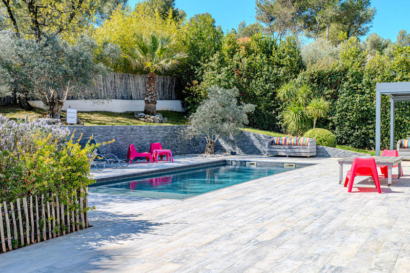 Maison - 325 m² - 8 pièces