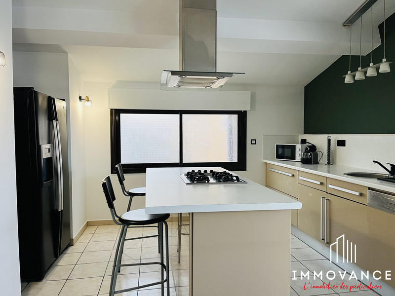 Local commercial - 704 m²