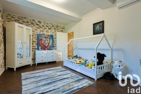 Maison - 870 m² - 13 pièces