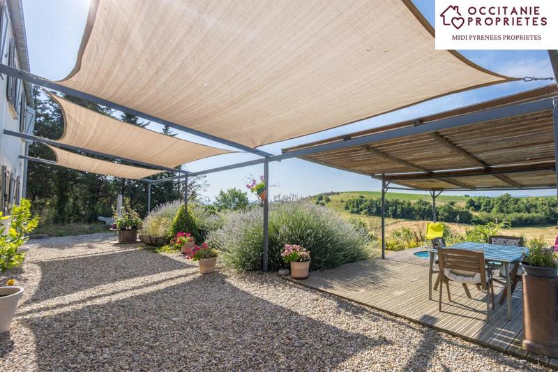 Maison - 258 m² - 9 pièces