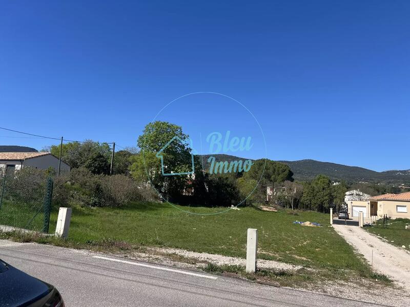 Terrain constructible - 742 m²