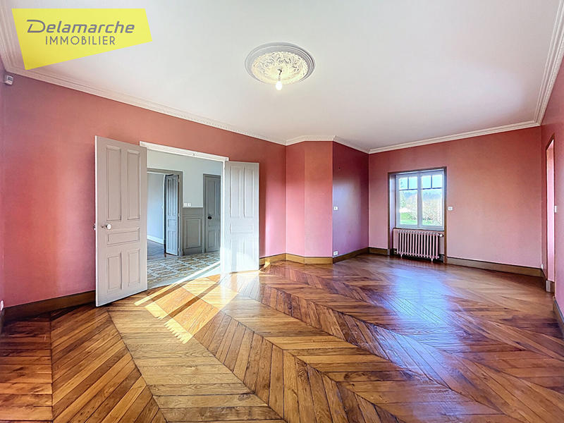 Maison - 216 m² - 9 pièces