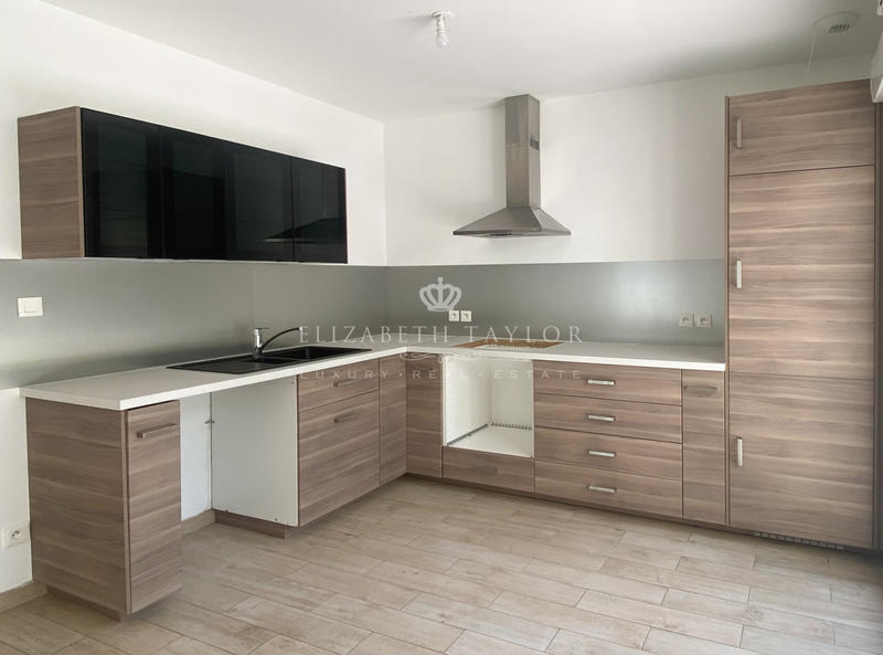 Maison - 166 m² - 6 pièces