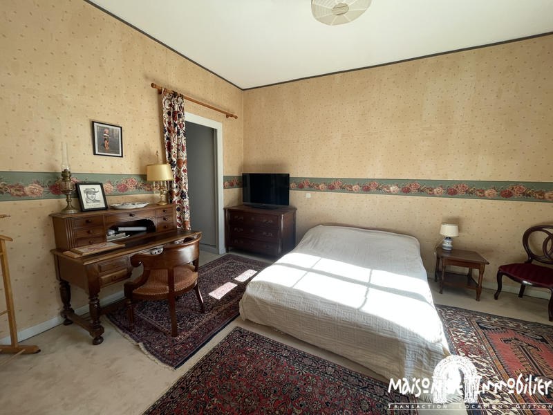 Maison - 222 m² - 11 pièces