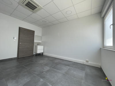 Local d'activités - 78 m² - 3 pièces