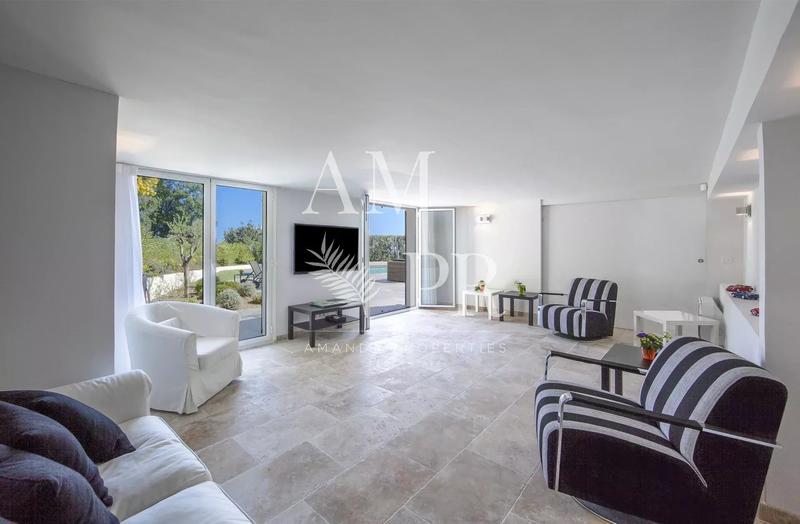 Villa - 270 m² - 8 pièces