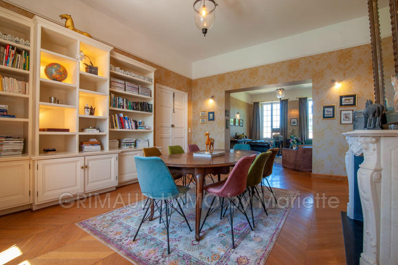 Maison - 740 m² - 17 pièces