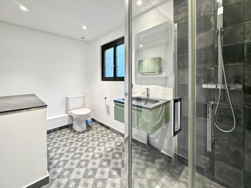 Maison - 200 m² - 6 pièces