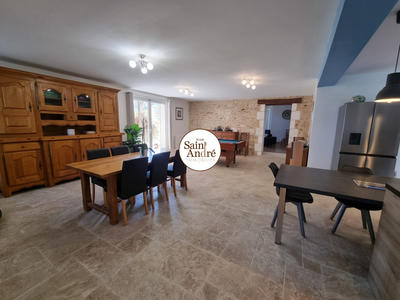 Maison - 256 m² - 8 pièces