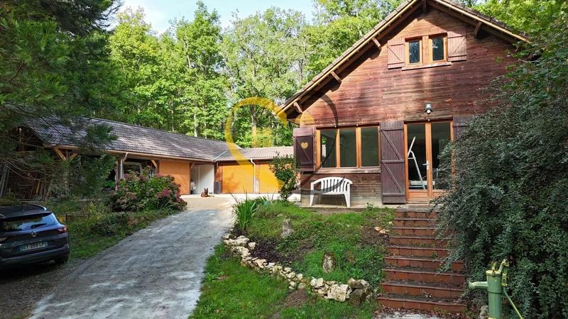 Propriété - 246 m² - 9 pièces