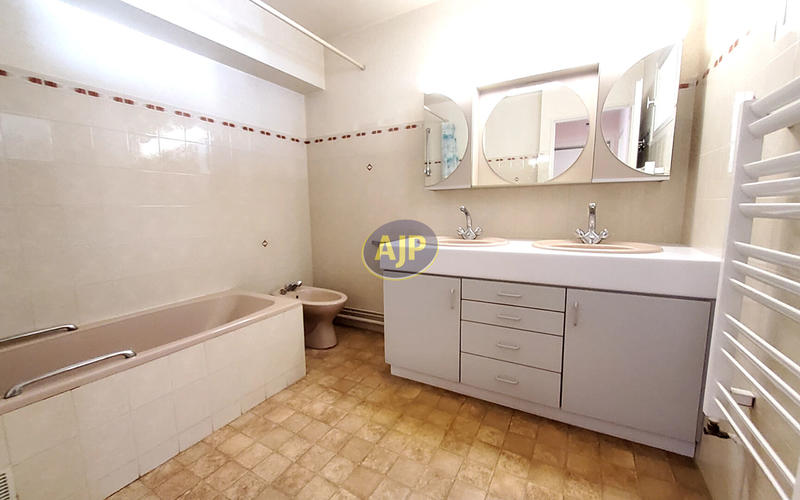 Appartement - 87 m² - 3 pièces