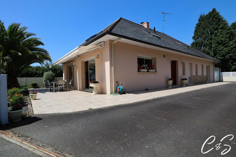 Maison - 215 m² - 6 pièces