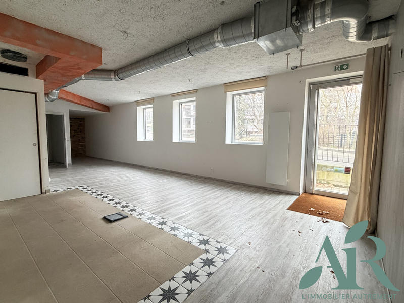 Local commercial - 64 m² - 1 pièce