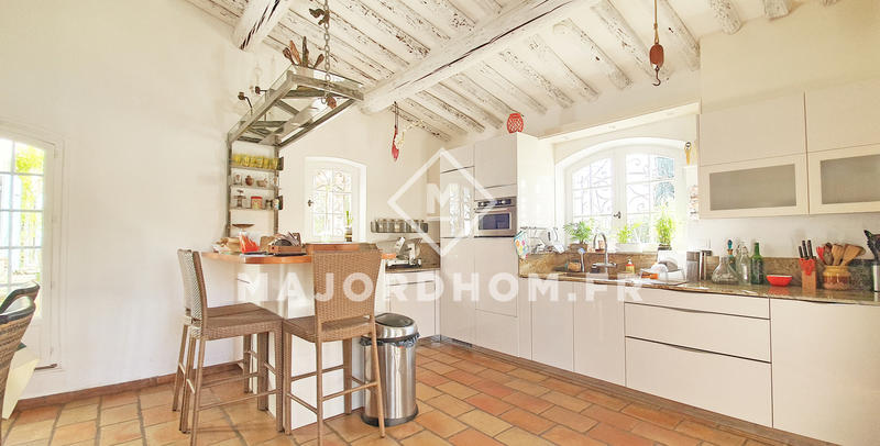 Maison - 330 m² - 8 pièces