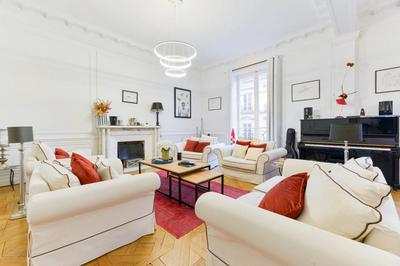 Appartement - 220 m² - 8 pièces