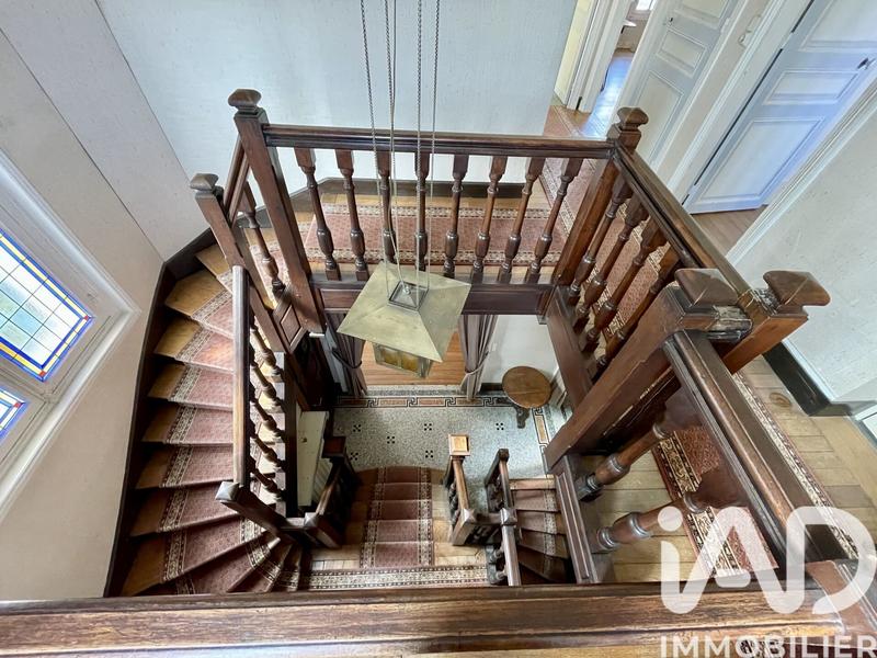 Maison - 205 m² - 9 pièces