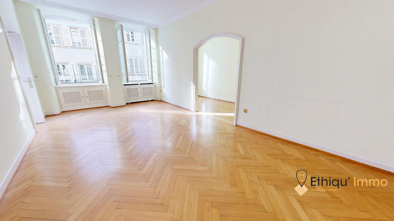 Appartement - 187 m² - 6 pièces