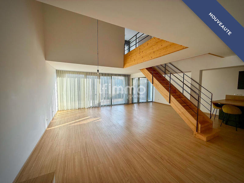 Loft - 121 m² - 5 pièces