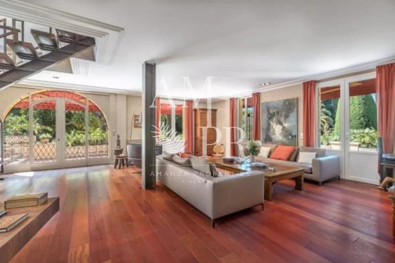 Villa - 300 m² - 7 pièces