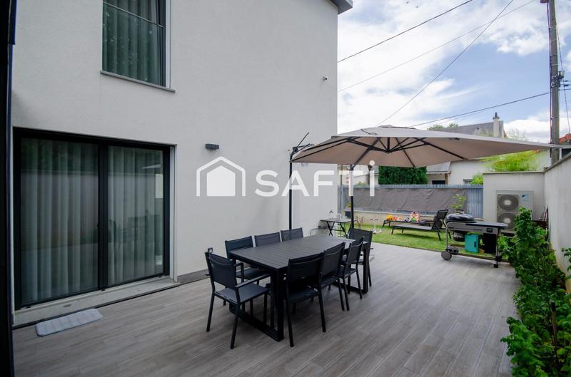 Maison - 185 m² - 8 pièces