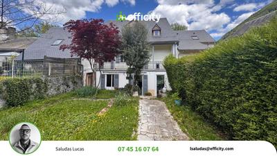 Maison - 162 m² - 9 pièces