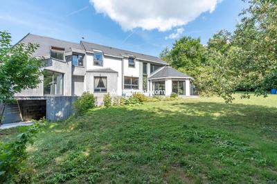 Maison - 250 m² - 10 pièces