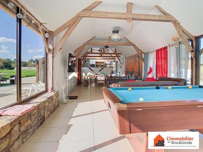 Propriété - 324 m² - 9 pièces