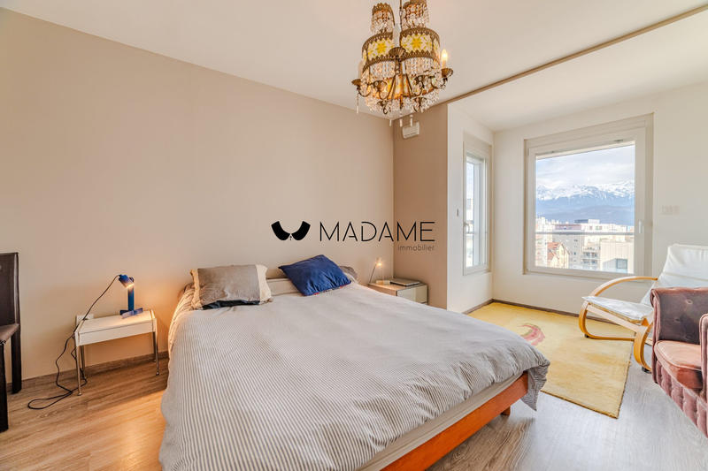 Appartement - 82 m² - 3 pièces