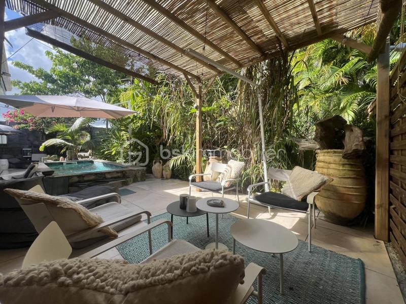 Propriété - 256 m² - 14 pièces